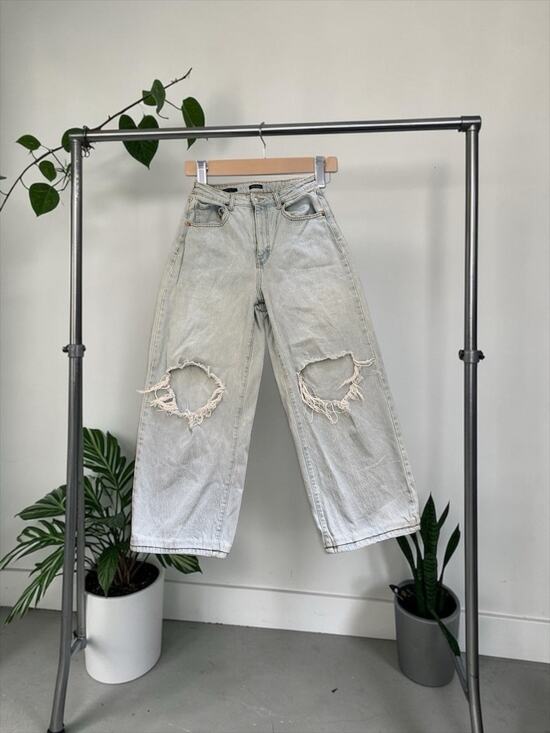 wild fable Denim - Wild Fable Ripped Knee‎ Highest Rise Baggy Jeans Light Wash, Size 8/29r